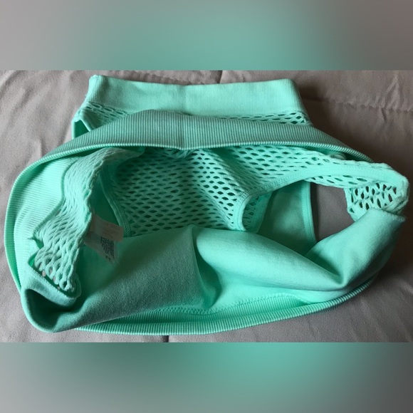 NWOT aerie Mint Green High Neck Fishnet Back Sports Bra Top - M - Picture 6 of 6